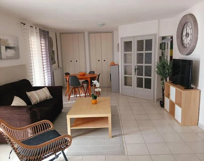 Vaste Bas De Villa Le Belvedere Draguignan 0*,  France