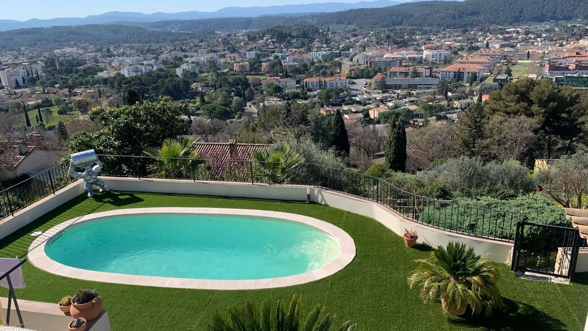 Vaste Bas De Villa Le Belvedere Draguignan 0*,  France